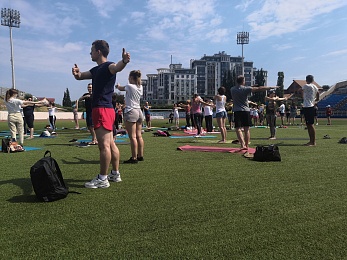 Рязанцы отметили Международный день йоги с доктором Савитой Хариш из Индии - 62ИНФО Рязанцы отметили Международный день йоги с доктором Савитой Хариш из Индии