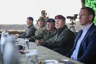 Под Рязанью прошли учения Росгвардии с танками, спецназом и САУ "Мальва"