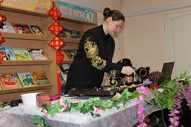 Юных рязанцев учили рисовать дракона