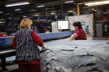 Американскому специалисту по бережливому производству показали работу кожзавода 