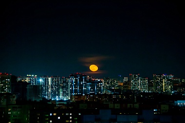 Над Рязанью засняли «сплющенную» Луну 