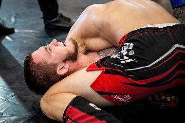 В рязанском Лесопарке прошёл турнир ММА «Битва за Рязань»