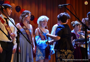 Фоторепортаж: в Рязанской области прошли выпускные и церемонии вручения аттестатов