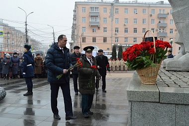 На площади Победы в Рязани почтили героев Сталинграда