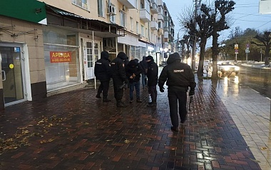 В Рязани полиция массово останавливает прохожих