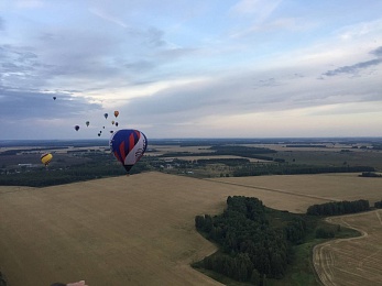 Фоторепортаж: пилоты «Неба России» пролетели на воздушных шарах над Рязанской областью - 62ИНФО Фоторепортаж: пилоты «Неба России» пролетели на воздушных шарах над Рязанской областью