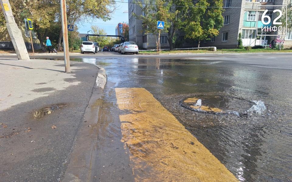 Канализационные воды подтопили улицу Затинную - 62ИНФО