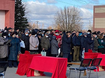 В Лесном началась церемония прощания с погибшими при пожаре на заводе - 62ИНФО В Лесном началась церемония прощания с погибшими при пожаре на заводе