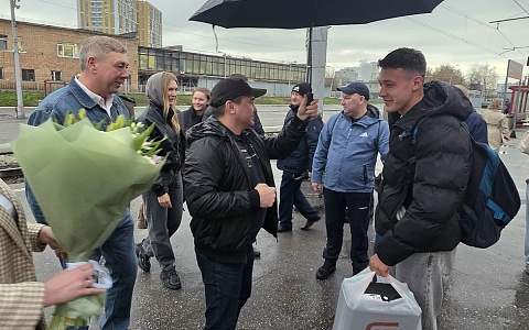 Захара Петрова в Рязани встретили с цветами