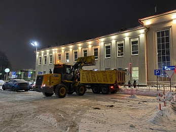 На рязанских железнодорожных вокзалах идёт уборка снега