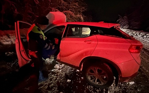 Под Спасском автоинспекторы оказали медпомощь пострадавшим в ДТП водителям