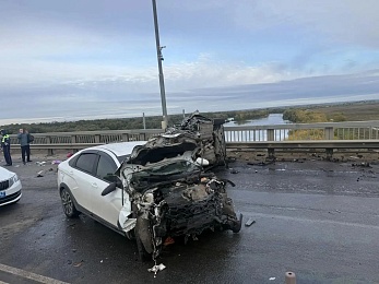 В массовом ДТП на Солотчинском мосту 2 человека погибли, 3 пострадали