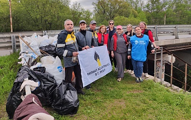 Берег реки Трубеж в Рязани очистили от трёх кубометров мусора 