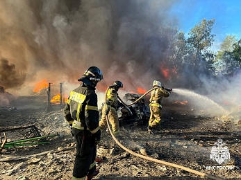 В Рязани огнеборцы тушат пожар на улице Связи