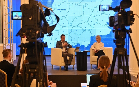 Денис Боков в прямом эфире рассказал о развитии муниципалитетов Рязанской области