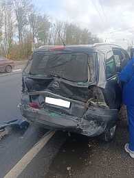 Три человека пострадали в Рязани из-за столкновения грузовика и Opel