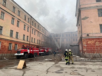 Пожар в здании училища связи в Рязани. Фоторепортаж