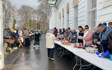 Фоторепортаж: рязанцы освятили куличи у Скорбященского храма