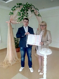 Рязанский ЗАГС выложил фотографии молодожёнов конца апреля