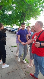 Рязанец залез на дерево ради спасения кота