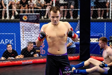 В рязанском Лесопарке прошёл турнир ММА «Битва за Рязань»