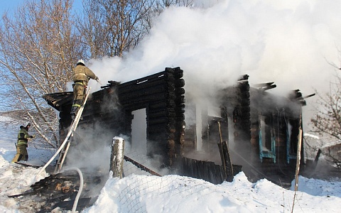 Пенсионерка смогла выбраться из горящего дома в Сараевском районе