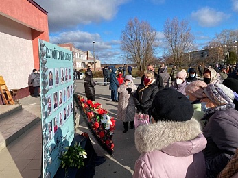 В Лесном началась церемония прощания с погибшими при пожаре на заводе - 62ИНФО В Лесном началась церемония прощания с погибшими при пожаре на заводе