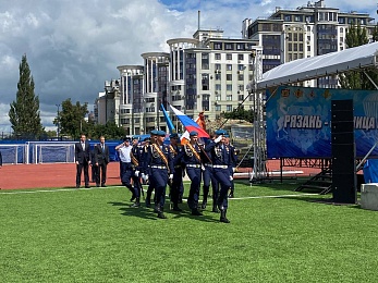 В Рязани День ВДВ отметили показательными выступлениями десантников и прыжками с парашютом