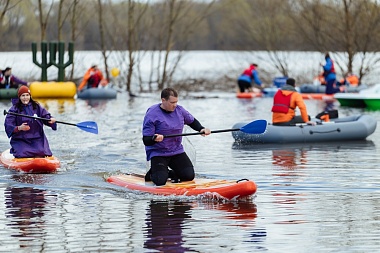 Русские красавицы и розовые фламинго: фото сап-фестиваля "Рязанское море"