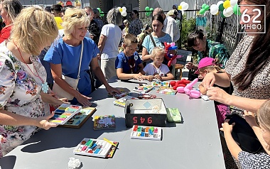 Депутат областной Думы Андрей Глазунов вручил награды рязанским семьям