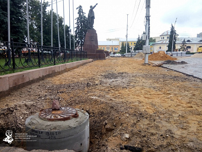 При реконструкции площади Ленина установили колодцы, повредив культурный слой 