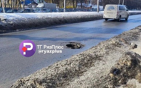 Рязанских автомобилистов предупредили об открытом люке