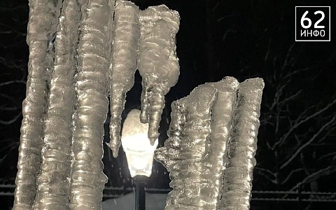 Смерть грядет сверху: в Рязани с крыш сходят глыбы льда и лавины снега