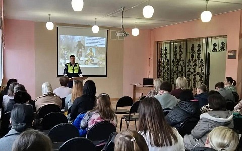 Госавтоинспекция Михайловского района поучаствовала в родительском собрании 