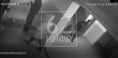 Муж пропавшей рязанки Елены Логуновой рассказал об исчезнувшей переписке и показал кадры с камер в подъезде