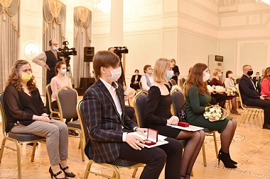 Губернатор Любимов вручил 14 рязанцам государственные и региональные награды  - 62ИНФО Губернатор Любимов вручил 14 рязанцам государственные и региональные награды