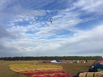 Фоторепортаж: пилоты «Неба России» пролетели на воздушных шарах над Рязанской областью - 62ИНФО Фоторепортаж: пилоты «Неба России» пролетели на воздушных шарах над Рязанской областью