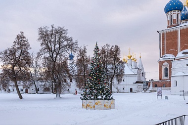 Митрополит Марк сделал атмосферные фото Новогодней столицы