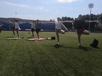 Рязанцы отметили Международный день йоги с доктором Савитой Хариш из Индии - 62ИНФО Рязанцы отметили Международный день йоги с доктором Савитой Хариш из Индии