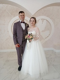 Рязанский ЗАГС выложил фотографии молодожёнов конца апреля