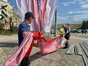 Цвета Победы и мира: Рязань украшают к 9 Мая