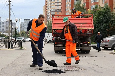 На Михайловском шоссе и Станкозаводской улице заделали ямы