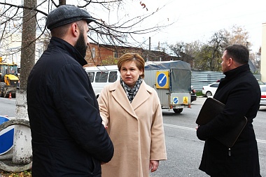 Мэр Сорокина осмотрела ремонт дороги на трёх улицах Рязани