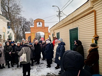 Десятки рязанцев пришли в мороз на Скорбященское кладбище