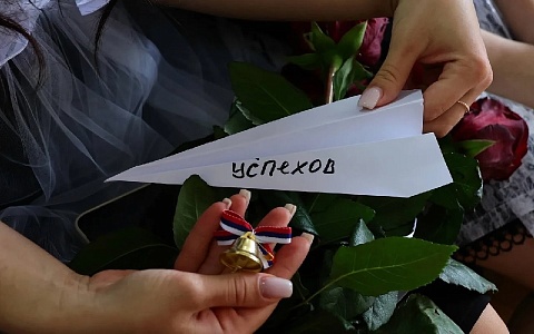Борис Ясинский побывал на последнем звонке в родной школе