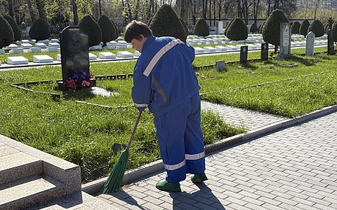 В Рязани продолжается уборка мемориальных комплексов