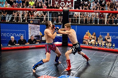 В рязанском Лесопарке прошёл турнир ММА «Битва за Рязань»