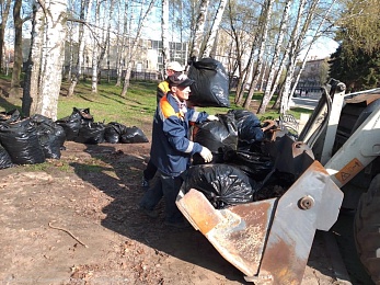 Мэрия Рязани пообещала вывезти оставшиеся мешки мусора из ЦПКиО в ближайшее время 