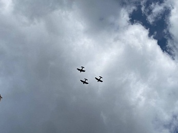 В Рязани День ВДВ отметили показательными выступлениями десантников и прыжками с парашютом