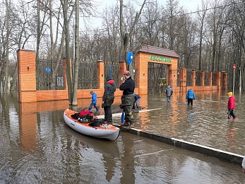 Фоторепортаж: рязанцы покоряют затопленный Лесопарк на лодках и сап-бордах - 62ИНФО Фоторепортаж: рязанцы покоряют затопленный Лесопарк на лодках и сап-бордах